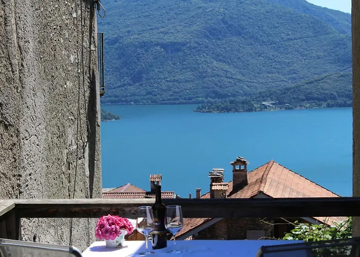 Apartment La Nicchia Comersee Vercana